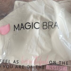 Magic Bra in Cream strapless or add straps